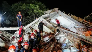 Más de 200 réplicas se registran tras el mortífero terremoto en Turquía