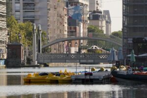 Francia en alerta naranja por ola de calor extremo que supera los 40 grados