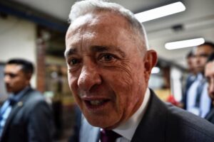 Uribe señala que cada minuto de su libertad lo dedicará “a la libertad de Colombia”