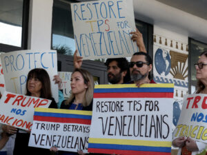 Juez federal suspende decisión sobre el TPS para venezolanos en EE. UU.