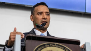 Ministro de la Defensa colombiano niega existencia del «Cartel de los Soles»