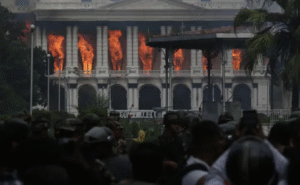 Toque de queda en Nepal ante las protestas contra el régimen comunista
