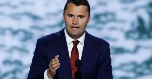 Videos revelan posibles imágenes del tirador que asesinó a Charlie Kirk en Utah