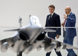 Francia despliega aviones en Polonia y Reino Unido impone nuevas sanciones a Rusia