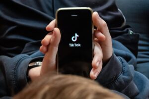 Trump extiende retraso para la prohibición de TikTok en EE.UU.