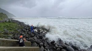 Miles de evacuados en Filipinas ante el tifón » Súper Ragasa» que sacude con vientos de 265 km/h