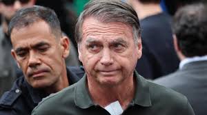 Defensa de Bolsonaro pide que se revoque su prisión domiciliaria
