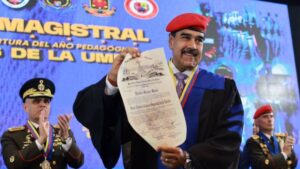 Maduro recibe investidura de Doctor Honoris Causa por la Universidad Militar de Venezuela