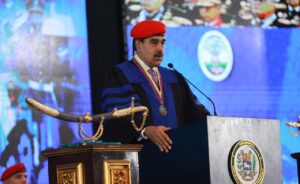 Maduro dice que Venezuela está lista para pasar de la lucha no armada a la armada