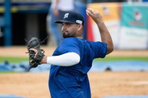 Magallanes incorpora a 6 jugadores y moldea su línea central