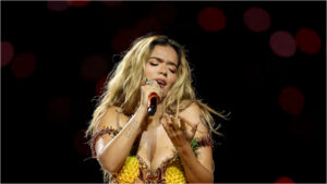Karol G hace historia al actuar en el Victoria’s Secret Show 2025