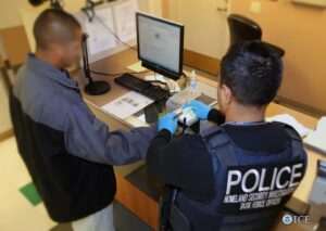 EE. UU. amplía su vigilancia migratoria con el uso de redes sociales para reforzar deportaciones