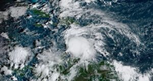 Melissa amenaza con convertirse en un huracán de categoría 4 en el Caribe