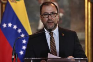 Yván Gil acusa a presidente electo de Bolivia de alinearse con intereses extranjeros