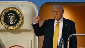Donald Trump llega a Japón para acordar nuevas alianzas