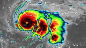 India prepara evacuación masiva por llegada de ciclón Montha