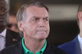 Autorizan a Bolsonaro recibir la visita de su esposa