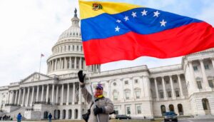 Uscis pone en la mira procesos migratorios de venezolanos tras orden de revisión