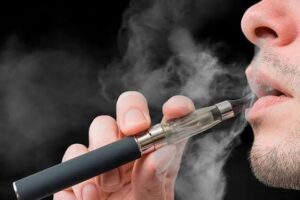 México prohíbe el uso de vapeadores y cigarrillos electrónicos con penas de cárcel