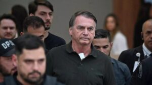 Brasil aprueba proyecto que rebajaría pena a Bolsonaro