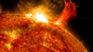 EE. UU. emite una alerta por una tormenta solar derivada de una llamarada