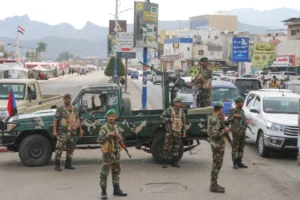 Arabia Saudita lanza ataques aéreos contra separatistas respaldados por Emiratos en Yemen